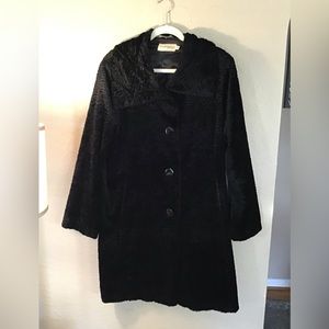 Black coat, XL, worn a little on left pocket -I posted picture,